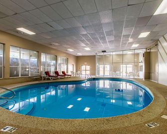 Greenridge Hotel - Wickliffe - Pool