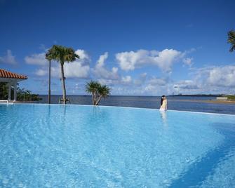 Ishigaki Resort Hotel - Ishigaki - Alberca