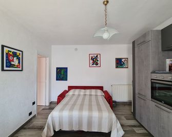 Accommodation a stone's throw from the historic center and ski resort of Pila - Aosta - Schlafzimmer