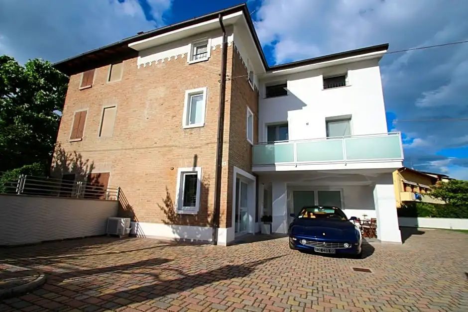 H5-5H Luxury Room - Maranello - Gebäude