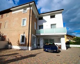 H5-5H Luxury Room - Maranello - Gebäude