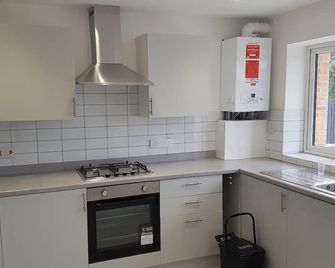 Reading Festival - 5 Bedroom House Available. All Rooms With En-Suite - Reading - Kitchen