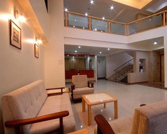 Hotel New Holiday Plaza - Nashik - Ingresso