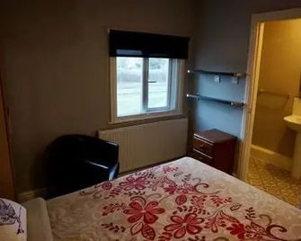 Adnans Hotel - Birmingham - Bedroom