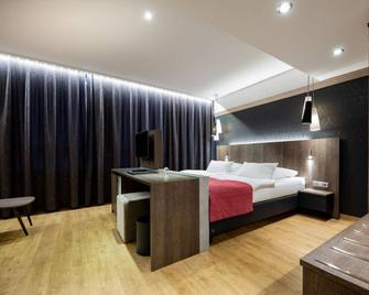 Kronenhotel - Stuttgart - Bedroom