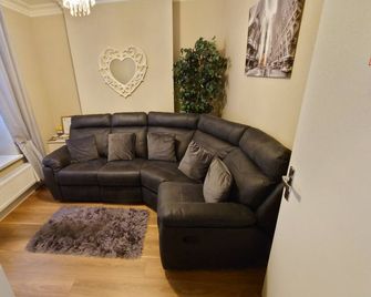 Helens House Derry City Centre Remarkable 3-Bed - Londonderry - Ruang tamu