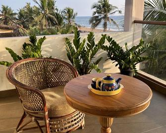 Santa Maria - A Premium Boutique Homestay by the Sea I Trivandrum Airport 1mile - Thiruvananthapuram - Parveke