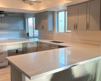 Great Rates, Relaxing, Private Pool, Golf, Shopping 3bed/2bath, Fruit Trees, Sun - Sun Lakes - Kitchen
