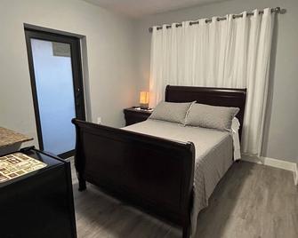 Modern corporate apartment with AC and WiFi in tranquil Coral Gables - Coral Gables