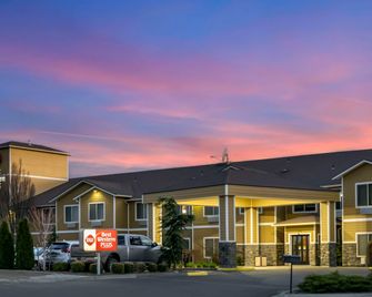 Best Western Plus Grapevine Inn - Sunnyside - Gebäude
