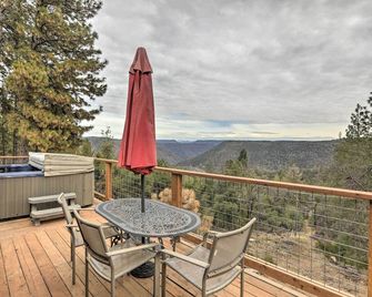 Homey Colfax Getaway w/ Private Hot Tub! - Colfax - Balcón