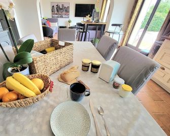 Villa Tropez Chambres d'hotes - Le Luc - Comedor