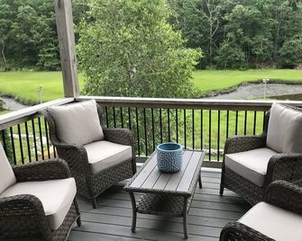 Waterfront 4 bed/4 bath Peaceful Oasis in Giants Neck Beach Community - Niantic - Balcony