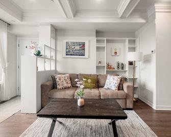 Luxury Etobicoke Townhouse Minutes Away from Waterfront - Toronto - Pokój dzienny