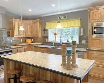 Battle Creek Station - Keystone - Kitchen