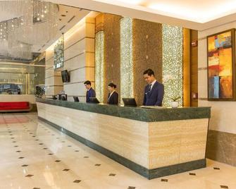 St Giles Hotel Makati - מאקאטי סיטי - דלפק קבלה