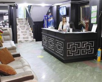 El Duque Centro Internacional - Bogotá - Recepción