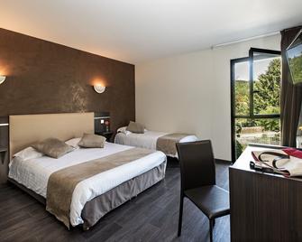 Hôtel-Restaurant Le Calice Du Gevaudan - A75 - Banassac-Canilhac - Slaapkamer