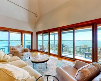 Delightful oceanfront home with amazing views, wrap-around deck & two fireplaces - Wiscasset - Living room