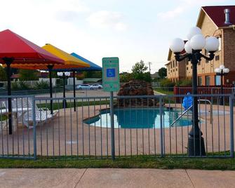 Magnuson Hotel Cedar Hill - Cedar Hill - Pool