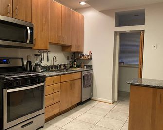 Cozy and spacious 2-bedroom Baltimore townhome - Baltimore - Cuisine