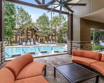 Beautiful Pool View 1 bedroom/1 bath condo in The - The Woodlands - Pool