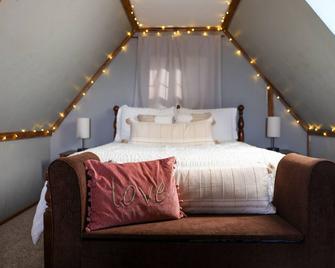Meadow View Cottage - Manheim - Bedroom
