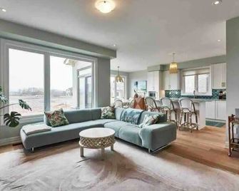 Cozy Clean & Bright - Host your family Christmas in our magnificent home - Whitby - Living room