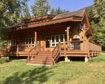 The Trailhead : Lakefront Cabin @ Tyaughton Lake - Gold Bridge - Edificio