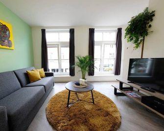 Beautiful 60m2 One-Bedroom Apartment Wit - Tiel - Living room