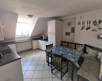 Hotel-Pension zum Hirsch - Hattersheim am Main - Dining room