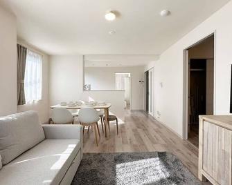 Yutori by b hotel - Spacious 2BR Apartment very near the Station - Onomichi - Living room