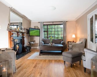 Woodside Lodge accomodation - ווסטפורט - סלון