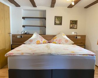 Cozy vacation apartment in the Hunsrück farmhouse Family-friendly W-lan - Kleinich - Slaapkamer