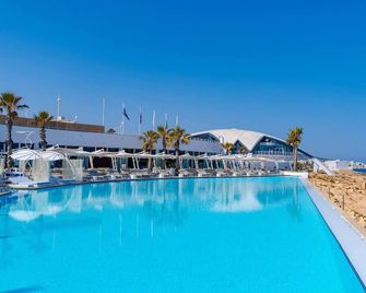 Studio - Sleeps 2 - Balcony - 5 Min Walk To Beach - Qawra - Piscina