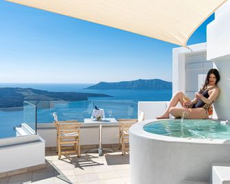 Adamant Suites - Thera