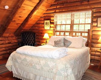 Romantic Log Cabin in Jackson NH - Jackson - Bedroom
