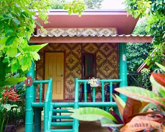 The Royal Bamboo Lodges - Sha Certified - Khlong Sok - Patio