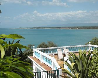 Holiday studio with stunning sea views - Treasure Beach - Balcony