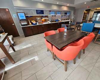 Holiday Inn Express & Suites Cincinnati-Blue Ash By IHG - Blue Ash - Restaurant