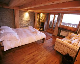 Fabulous Alpine Chalet for Winter Season Rental December to April - Bourg-Saint-Maurice - Bedroom