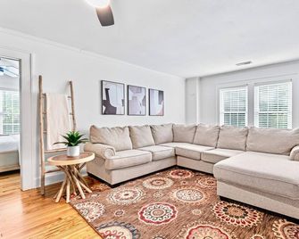 Perfect Albemarle Getaway Steps From Main Street! - Albemarle - Huiskamer