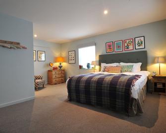 The Narrowboat - Reading - Bedroom