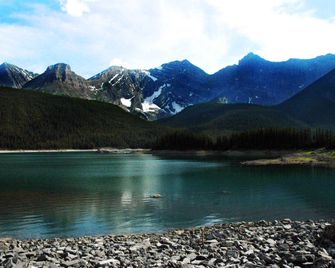 卡爾加里大學西北希爾頓恆庭套房酒店 - 卡加立 - 卡爾加里 - 建築