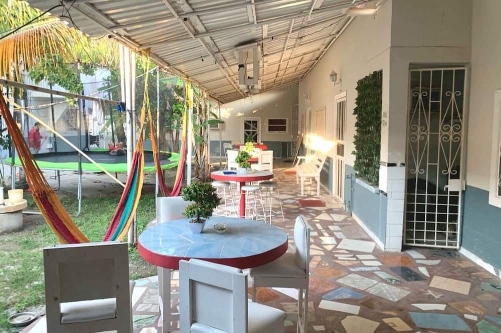 Hotel&Hostal Trinidad - La Ceiba - Patio