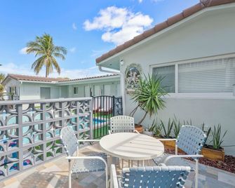 Gorgeous 2 Bed/2 Bath at Pompano Beach Pointe - Pompano Beach - Balcony