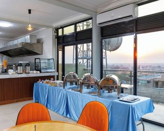 Ngabu Hotel - Kasese - Buffet