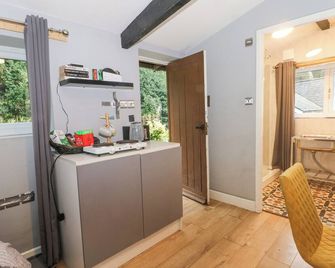 THE BOTHY, pet friendly, with open fire in Horwich - Bolton