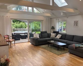 Villa Kvarnbacken - Ljungbyholm - Wohnzimmer