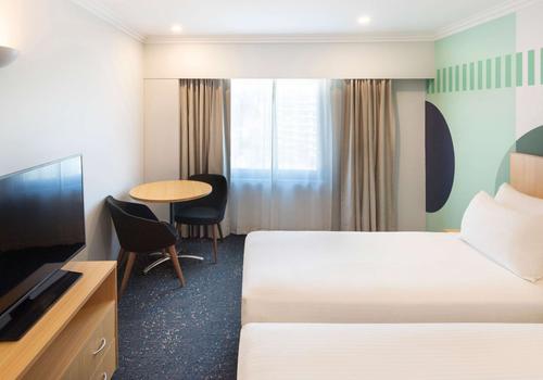 Beautiful Queen Room 1Min Walk to Station with 60Inch TV, Sydney – Updated  2024 Prices